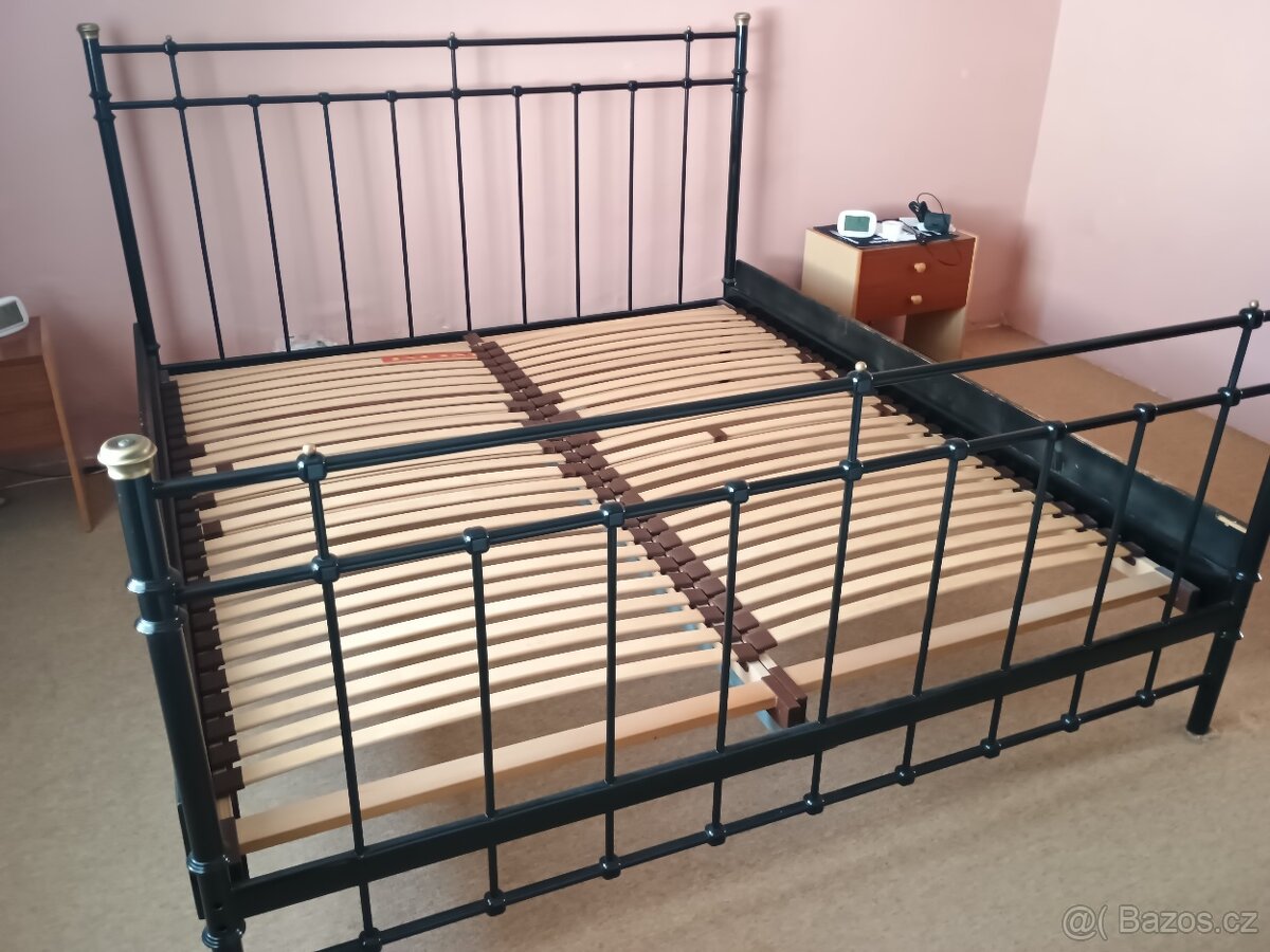Kovová postel - 2