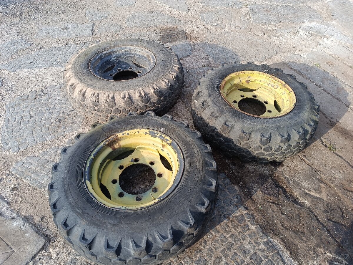 12.5-20 kola traktor, v3s - 2