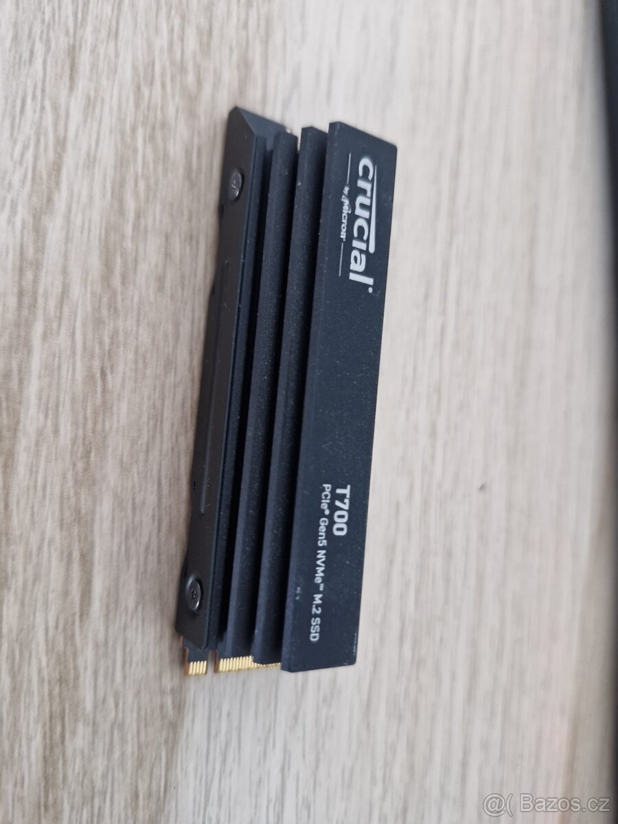 Crucial T700 2TB s chladičem - 2
