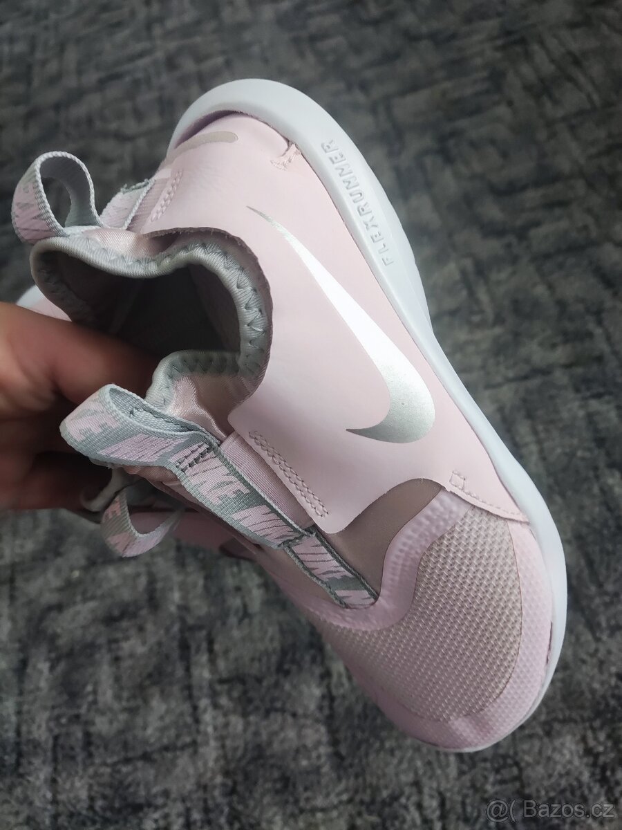 Růžové dětské boty Nike Flex Runner - vel. 34 - 2