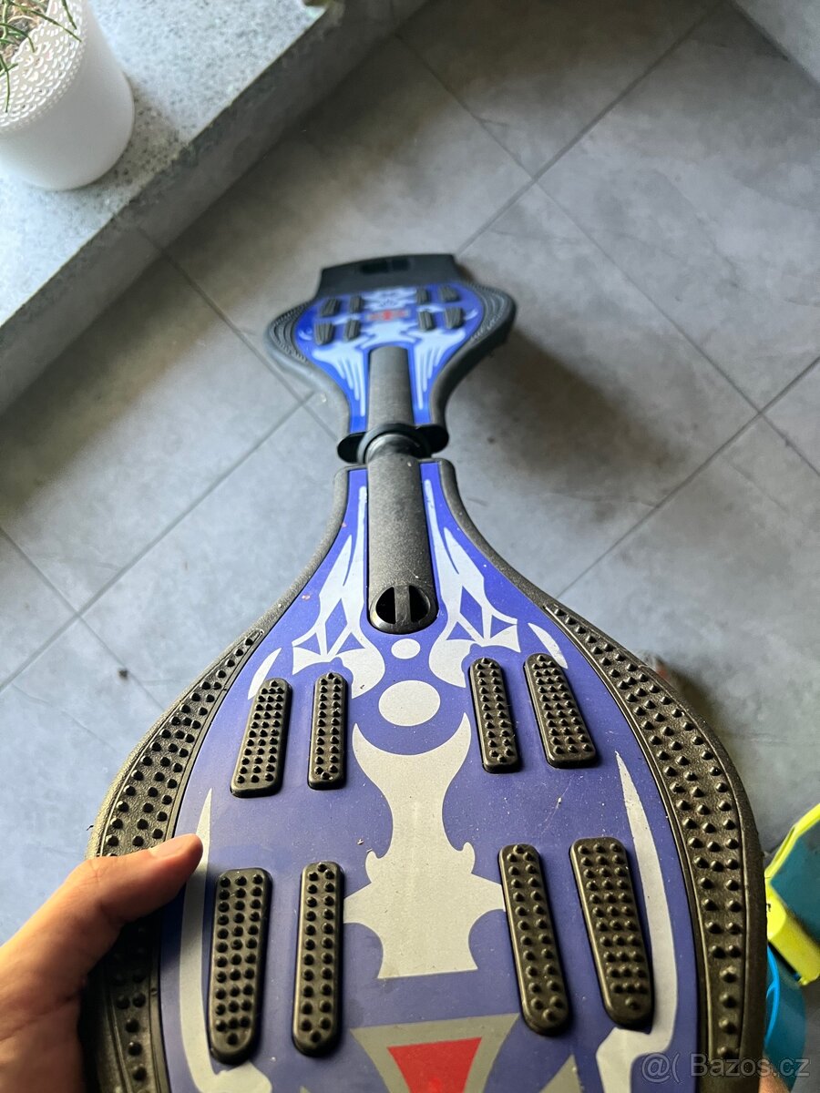 Waveboard / Caster board modrý s křížem - 2