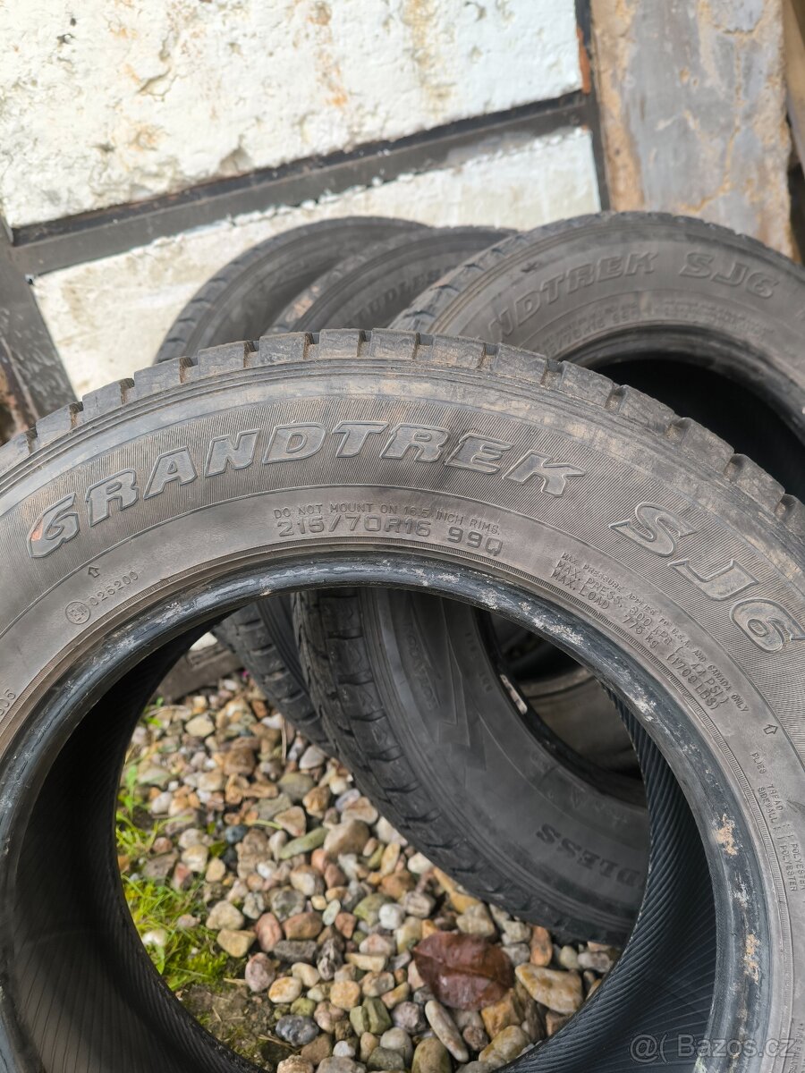 Dunlop Grandtrek 215/70/16 - 2