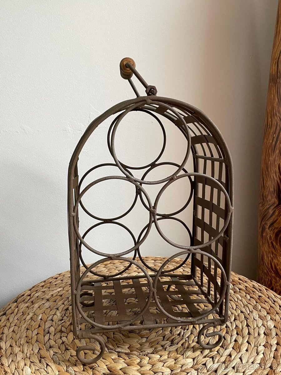 Rustikální kovový držák na víno Nové - 2