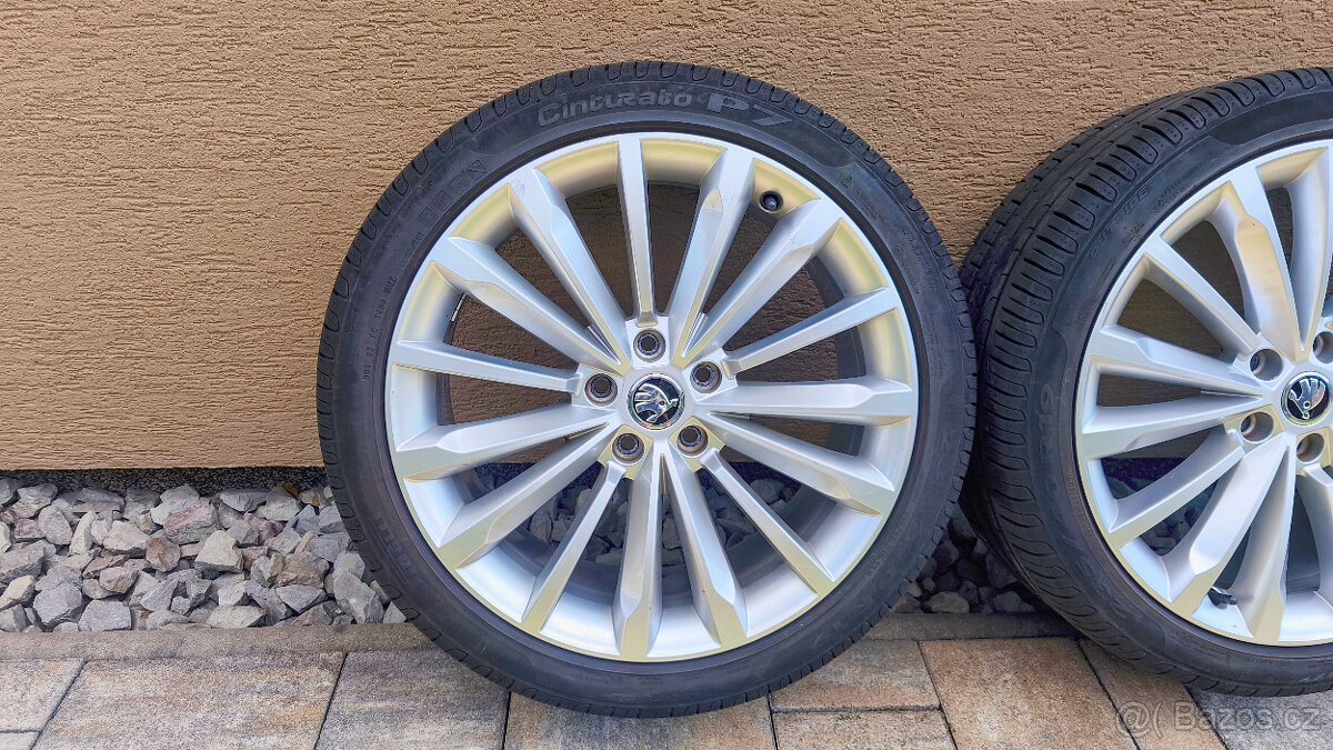 Sada alu kolaTrinity na Škoda Superb 3 letní pneu 235/40 R19 - 2