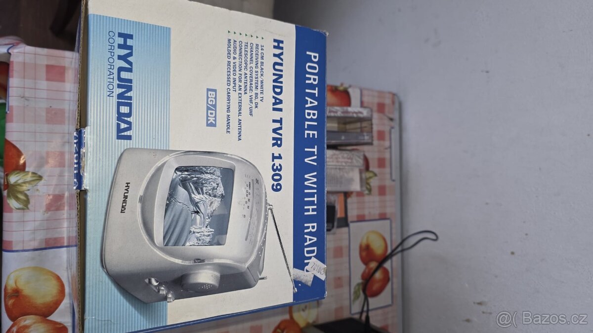 Prodám starý přenosný televizor a radio - 2