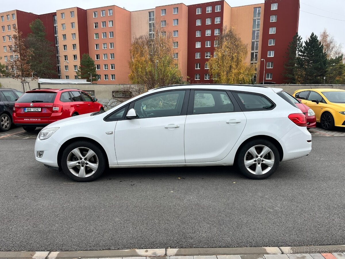 Opel Astra J 1,6 Turbo 180k, 2011, 1. MAJ.ČR, VADA MOTORU - 2