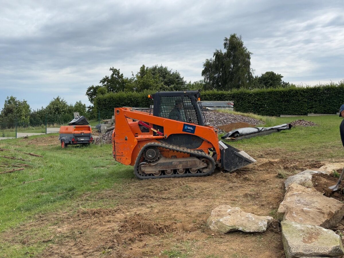Pásový smykový nakladač Komatsu CK 20-1, hmotnost 3.6 t - 2
