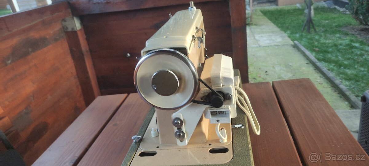 Šicí stroj Lucznik - 2