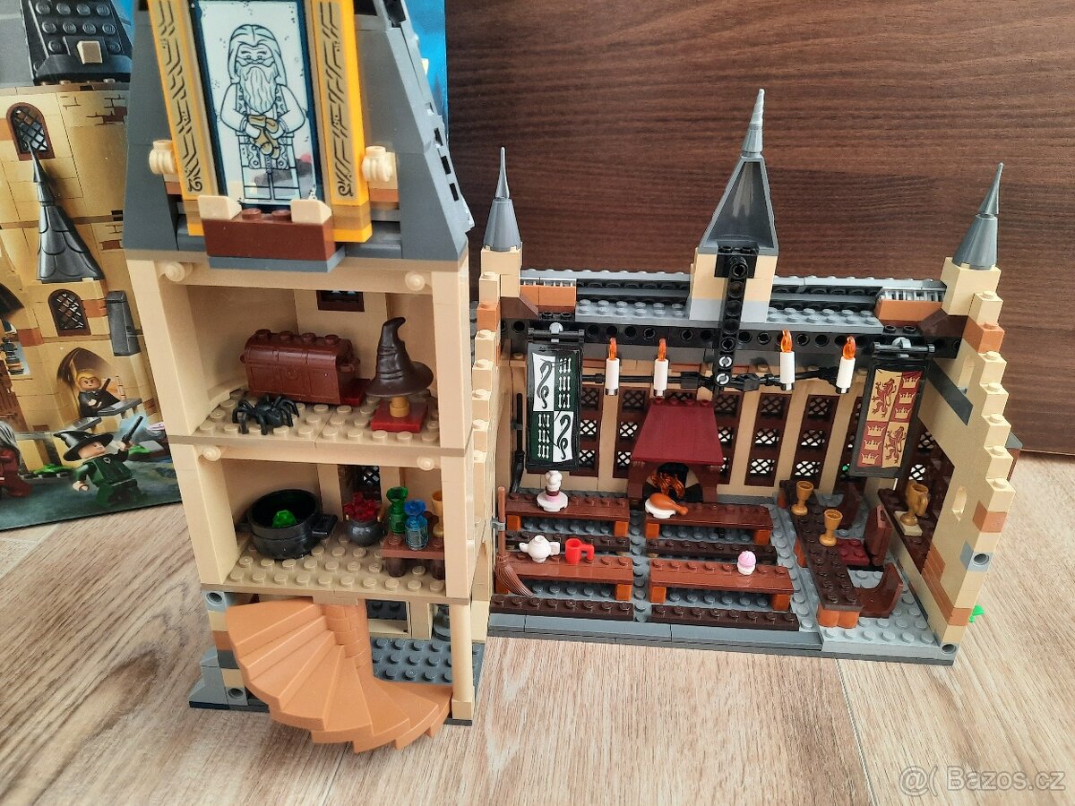 LEGO Harry Potter 75954 Bradavická Velká síň - 2