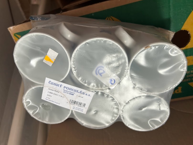 Sada porcelánových hrnků v původním balení. Motiv VÁŽKY - 2