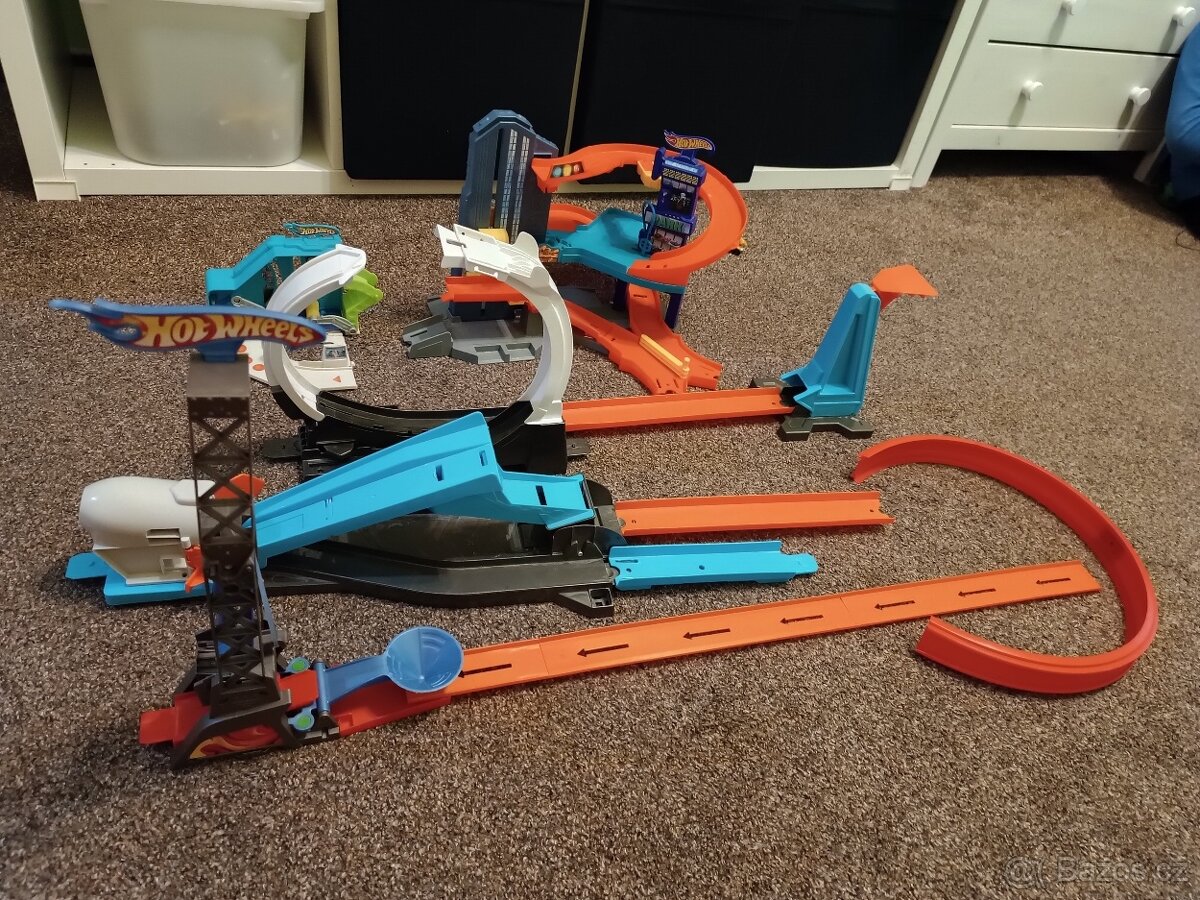 Hot wheels různé díly do autodráhy - 2