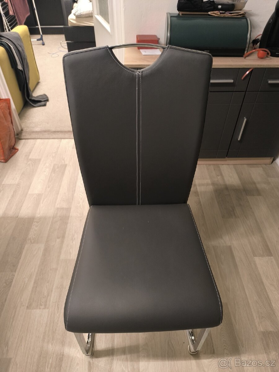 Jidelní stůl a židle - 2