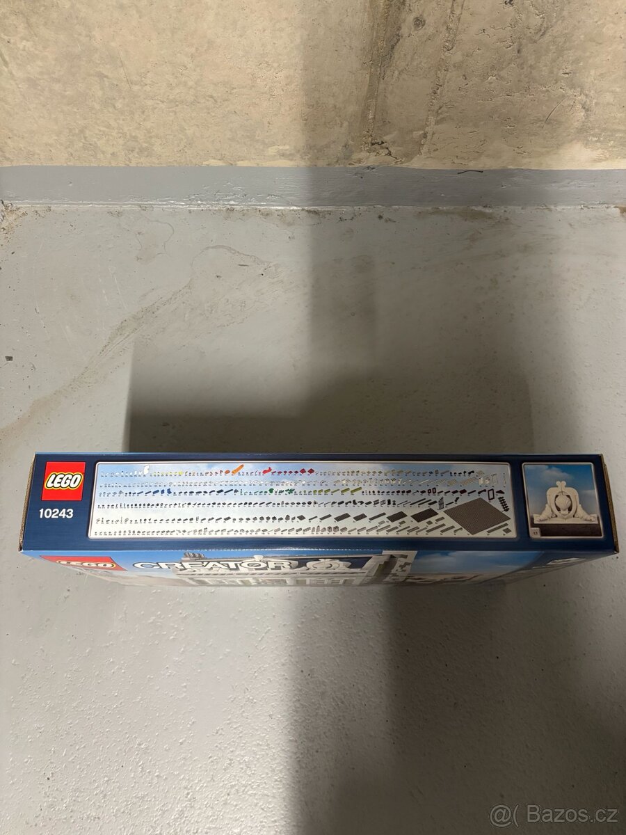 LEGO Creator Parisian Restaurant 10243 - 2