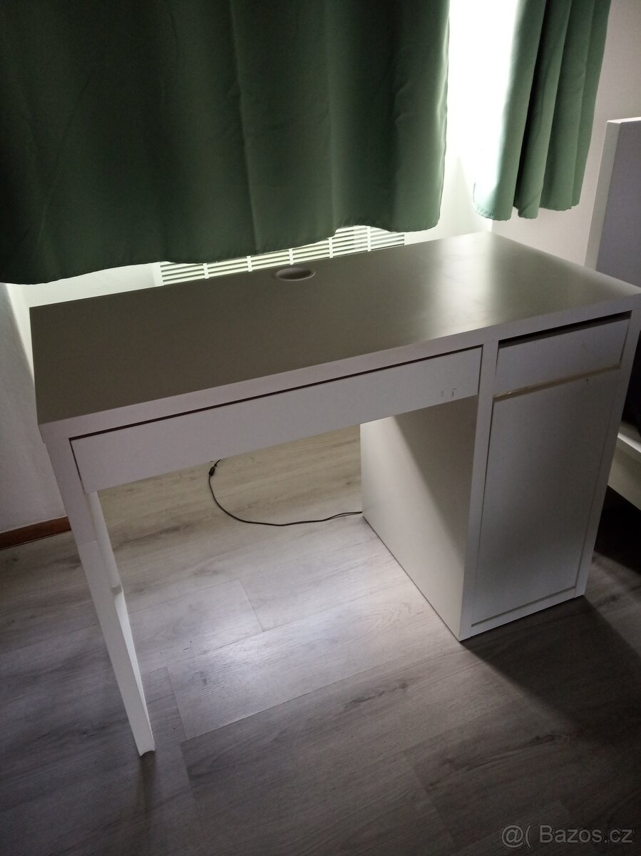 psací stůl zn. Micke - 2