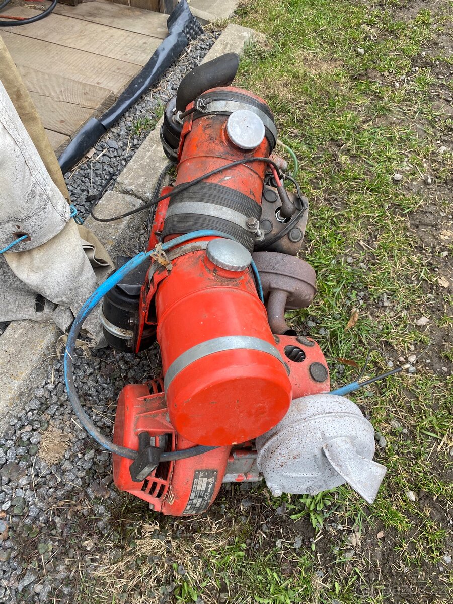 Prodám motory k mf 70 - 2