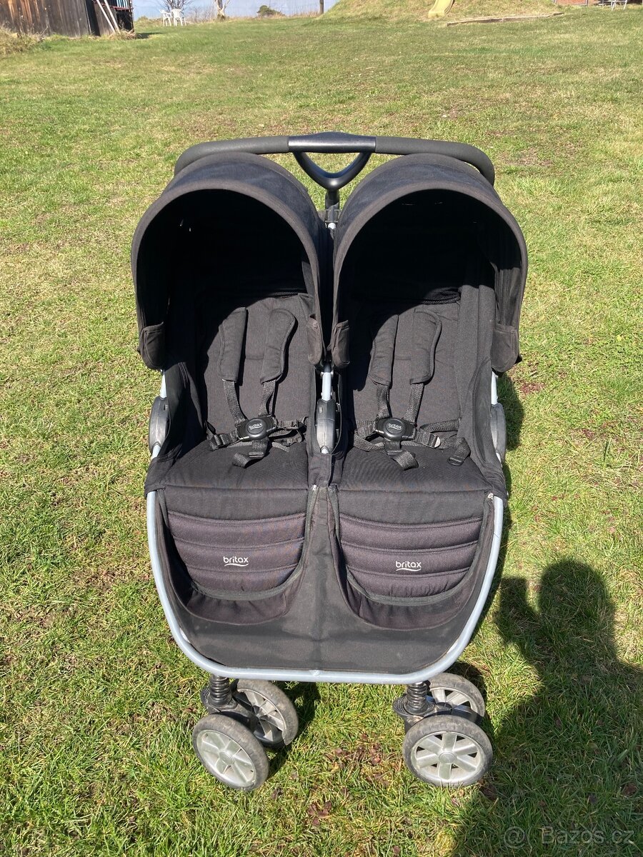 Letni kocarek pro dvojcata - 2