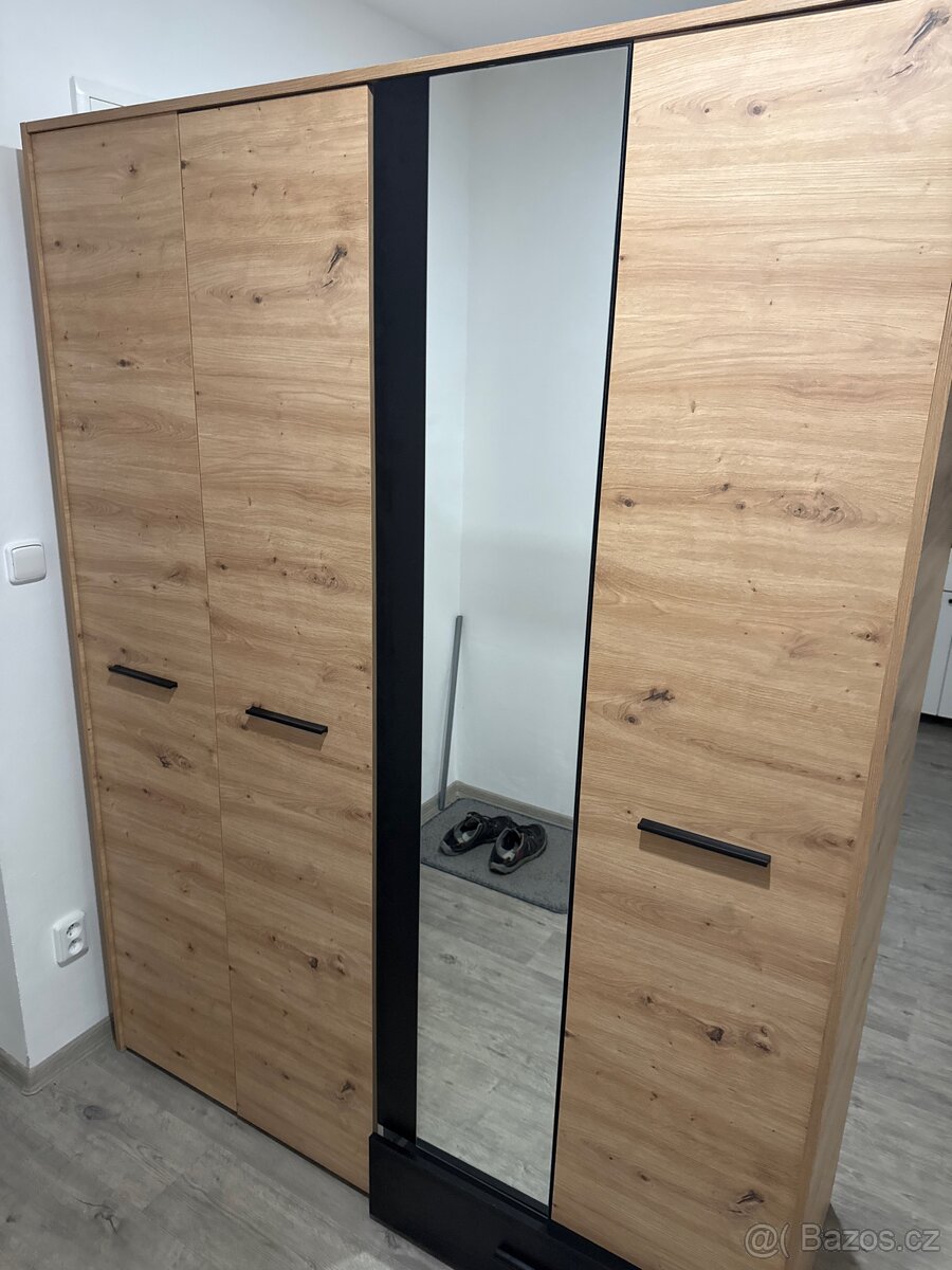Prodám šatní skříň - 2