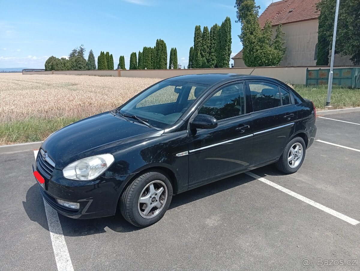 Hyundai Accent - 2