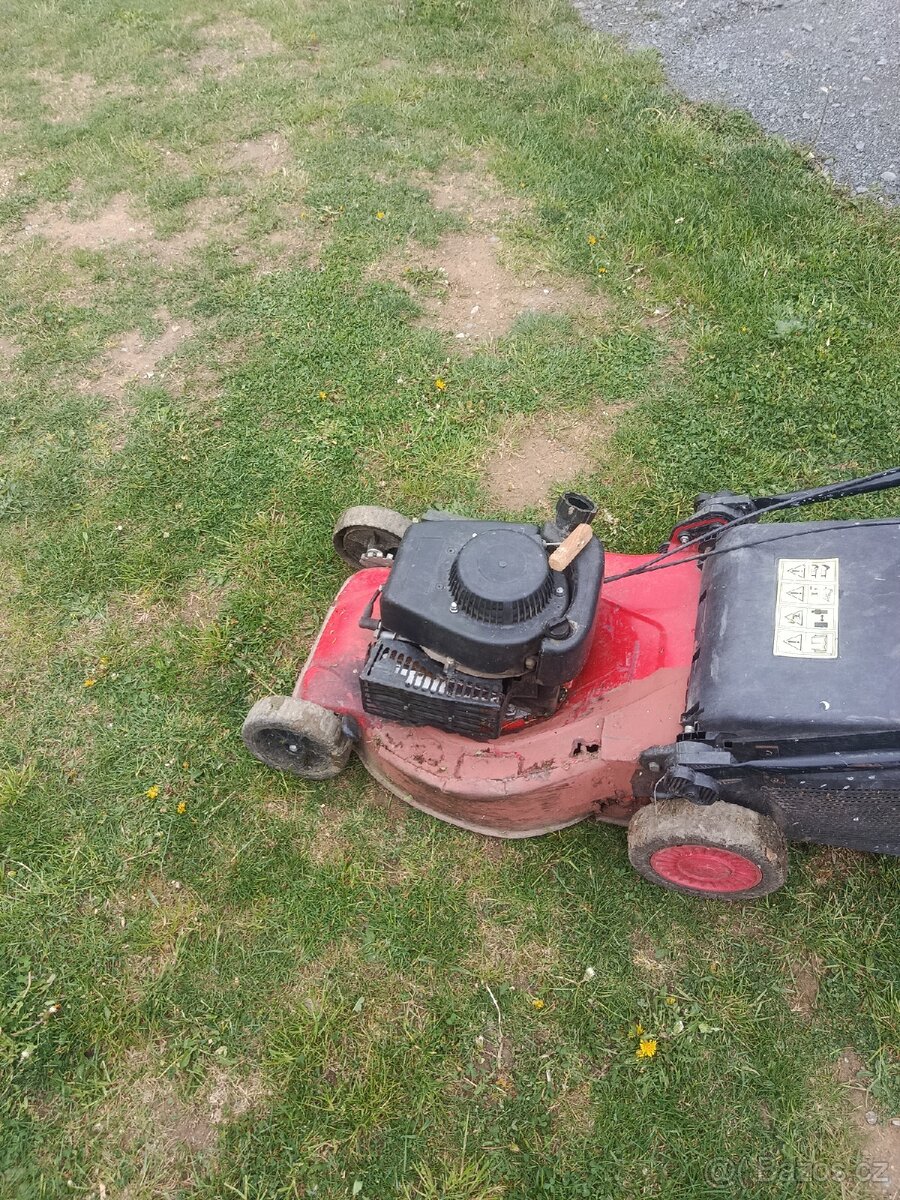 Motor ze sekačky - 2
