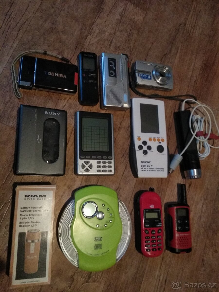 Discman,diktafon,starý mikrofon,starý hry... - 2