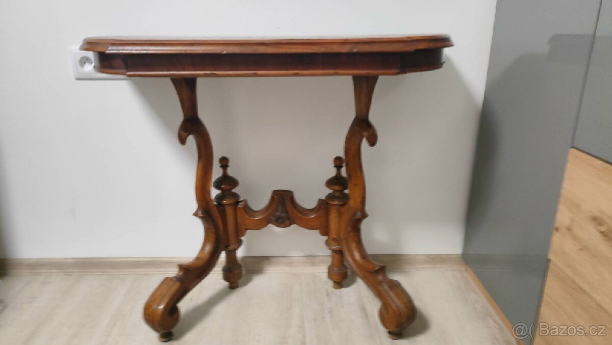 dřevěný stolek - 2