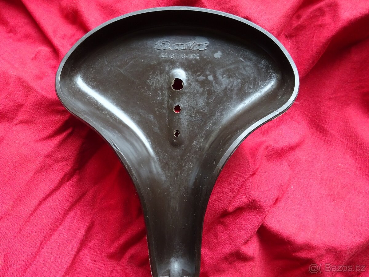 Originální nepoužitý sedák Baťa - uloženka - 2