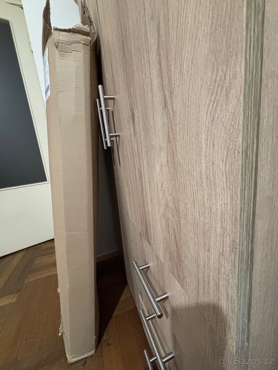 Prodám úplně nový psací stůl (v demontu) - 2