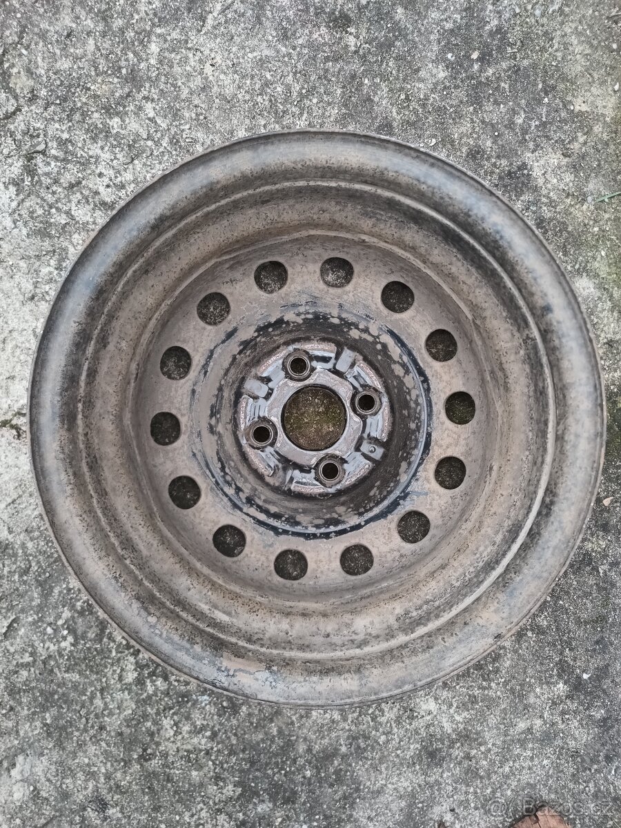 Plechový disk z Mazda 323 F - 2