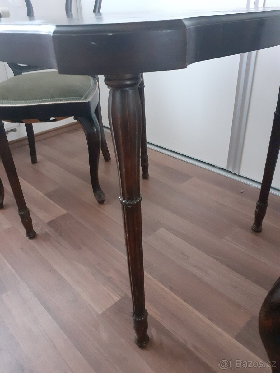 Stolík se dvěma židlemi - 2