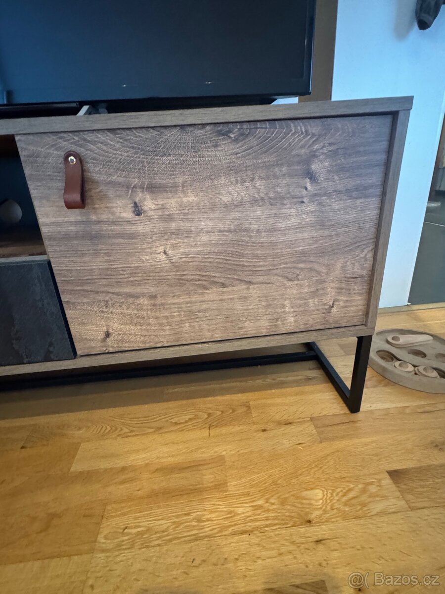 Komoda/stolek pod TV - 2