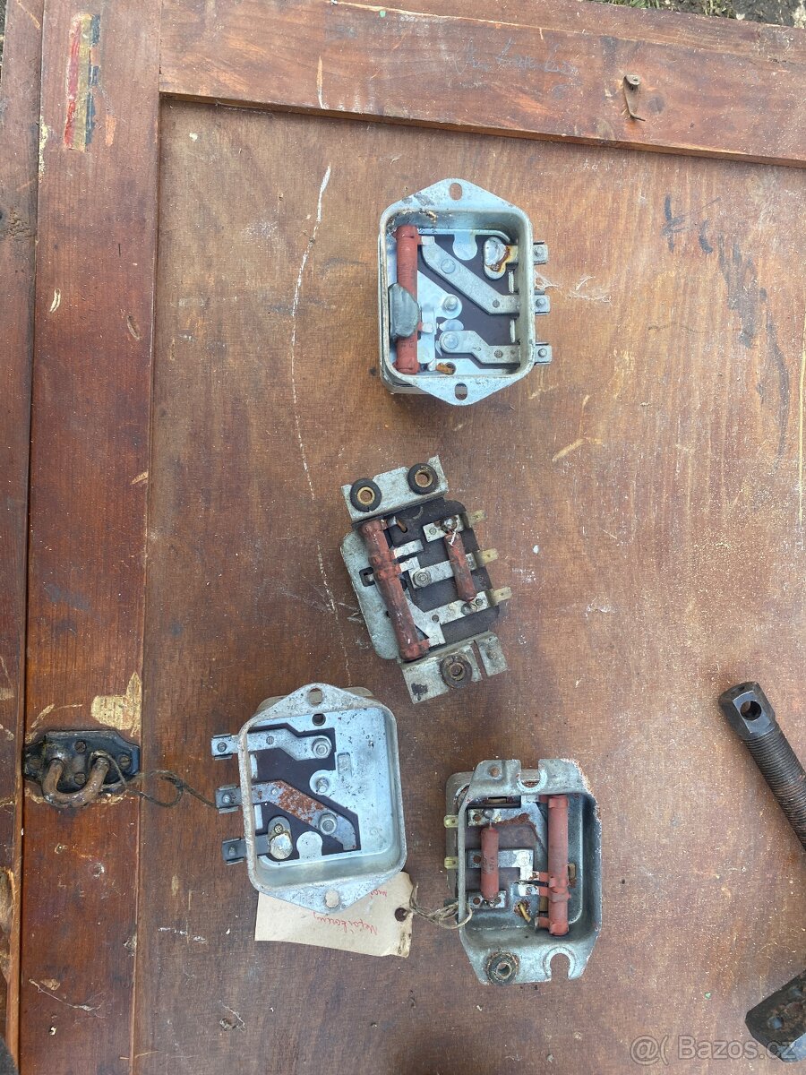 regulátor dobíjení alternátoru škoda 120 - 2