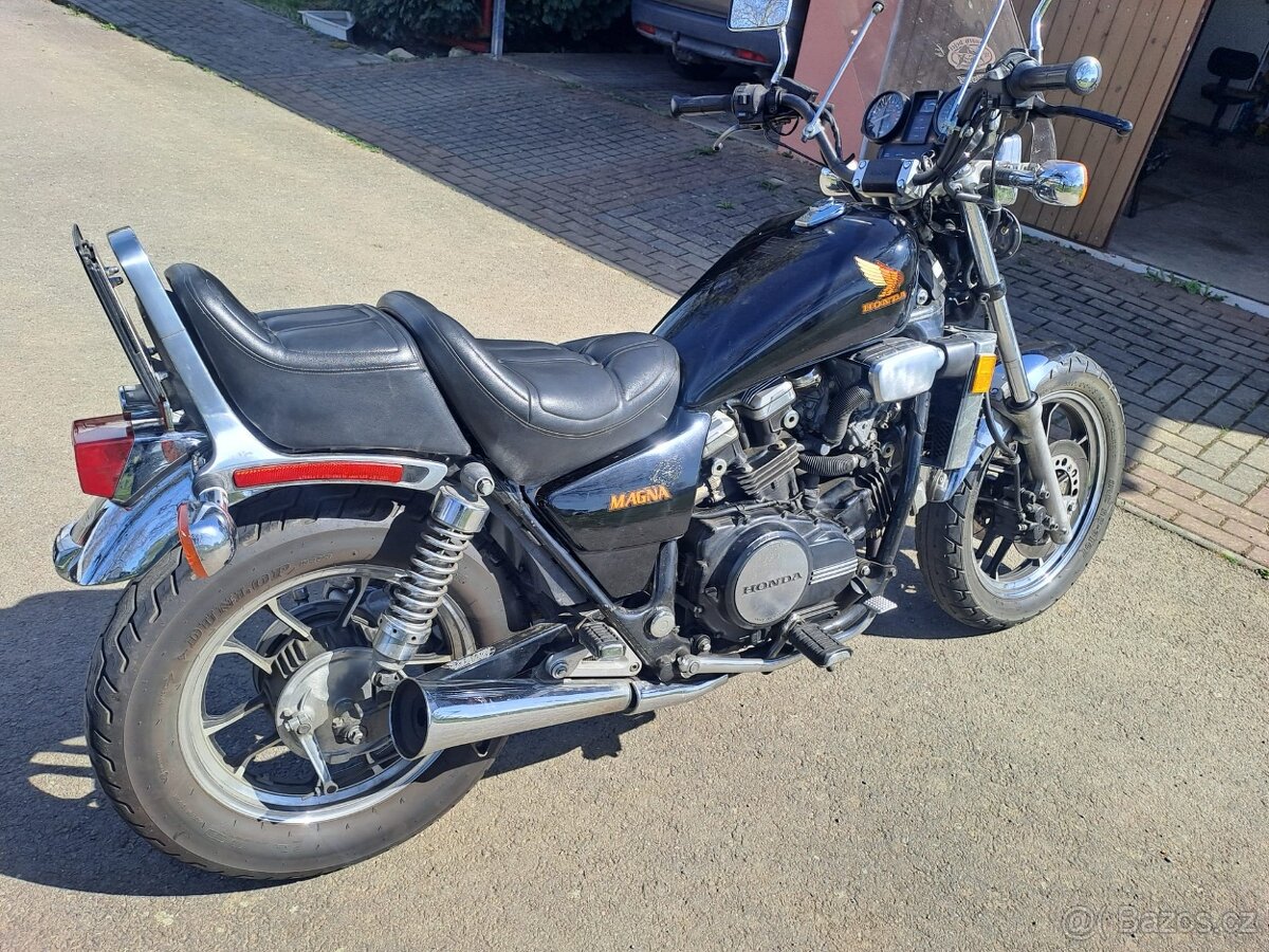 Honda VF 700 Magna - 2