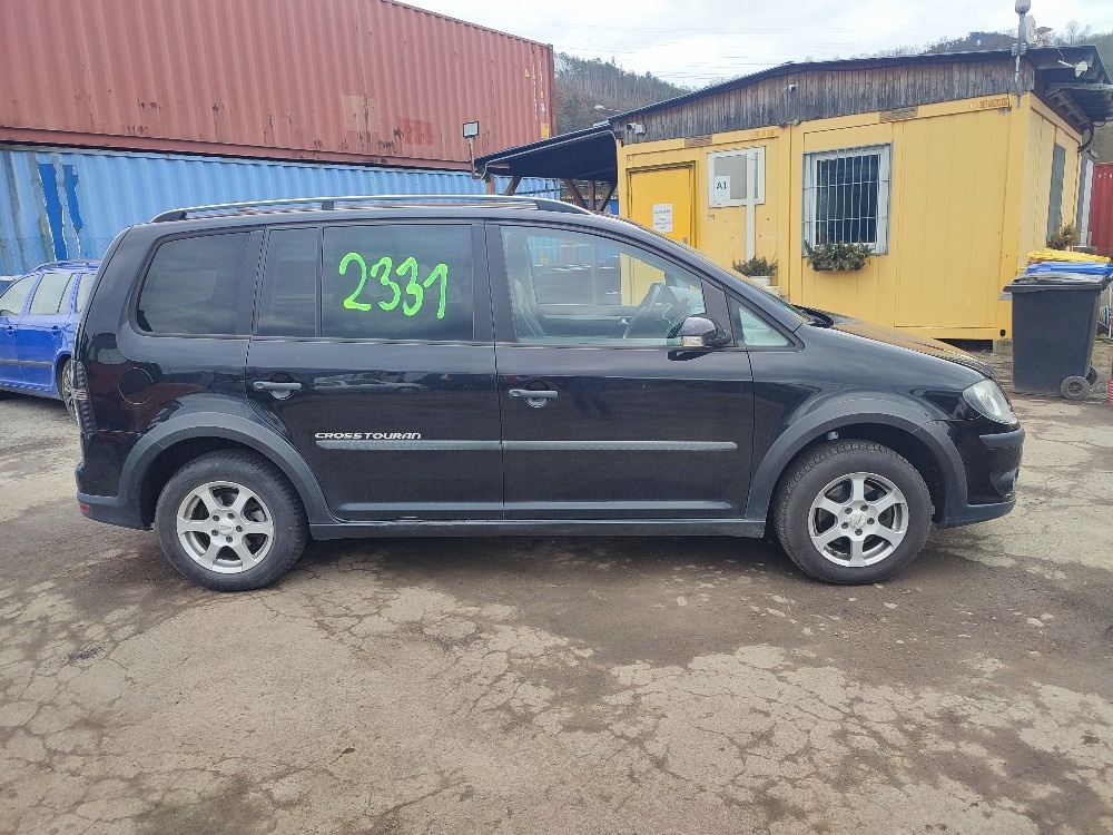 VW Touran Cross č. 2331 - 2