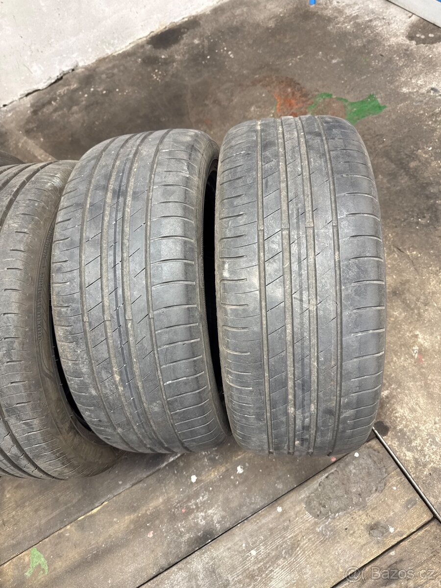 Letní pneu 225/50R17 98V - 2