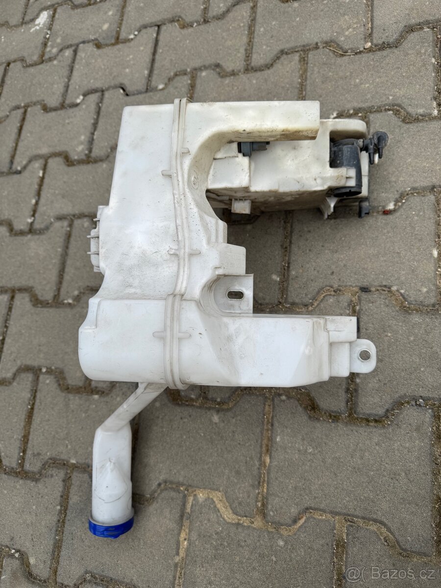 Peugeot 407 Nádrž ostřikovačů - 2