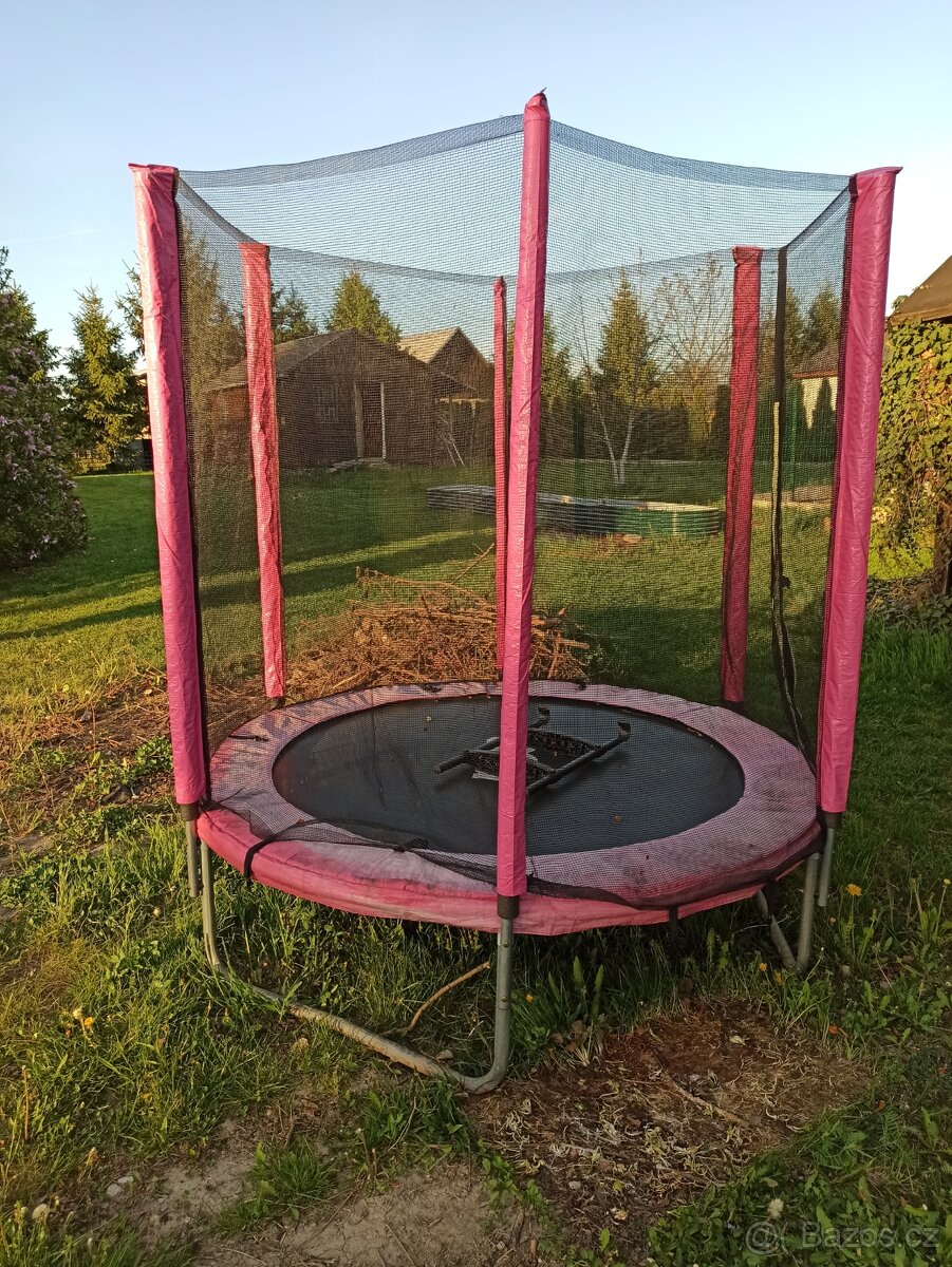 Trampolína rok stará - 2