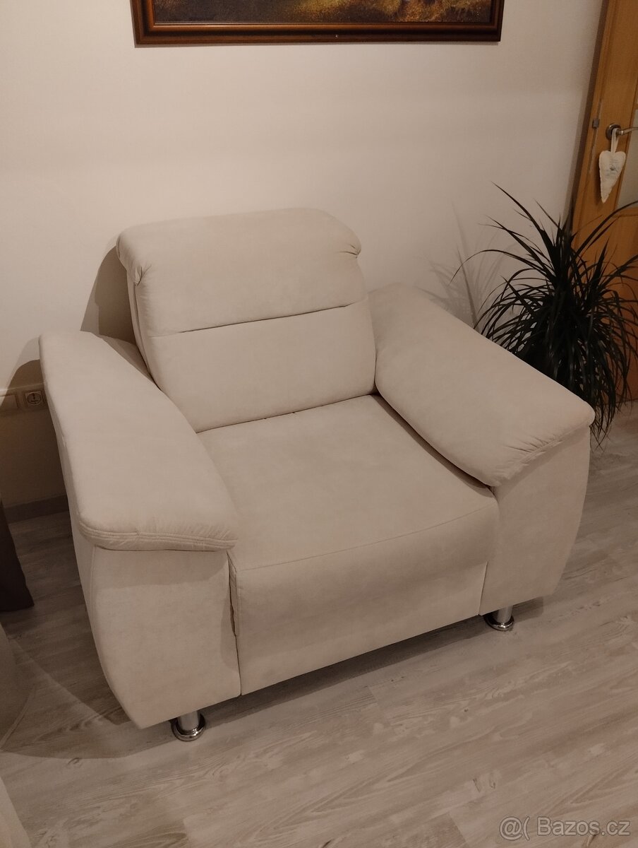 Čalouněné křeslo - 2