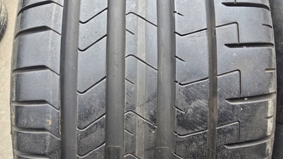 Letní pneu 255/45/19 Pirelli - 2