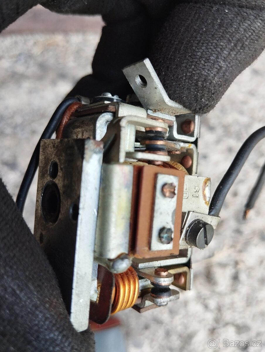 Jawa regulátor dobíjení UHER - 2