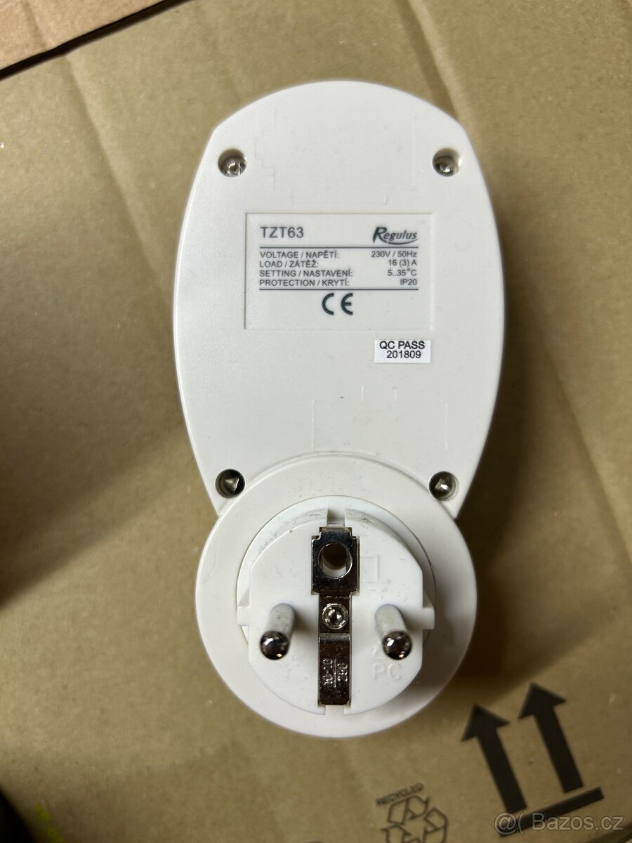 Termostat zásuvkový - 2