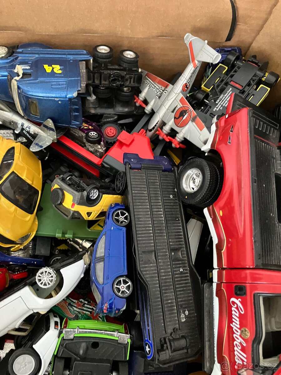 Autíčka - celá bedna hotwheels - 2