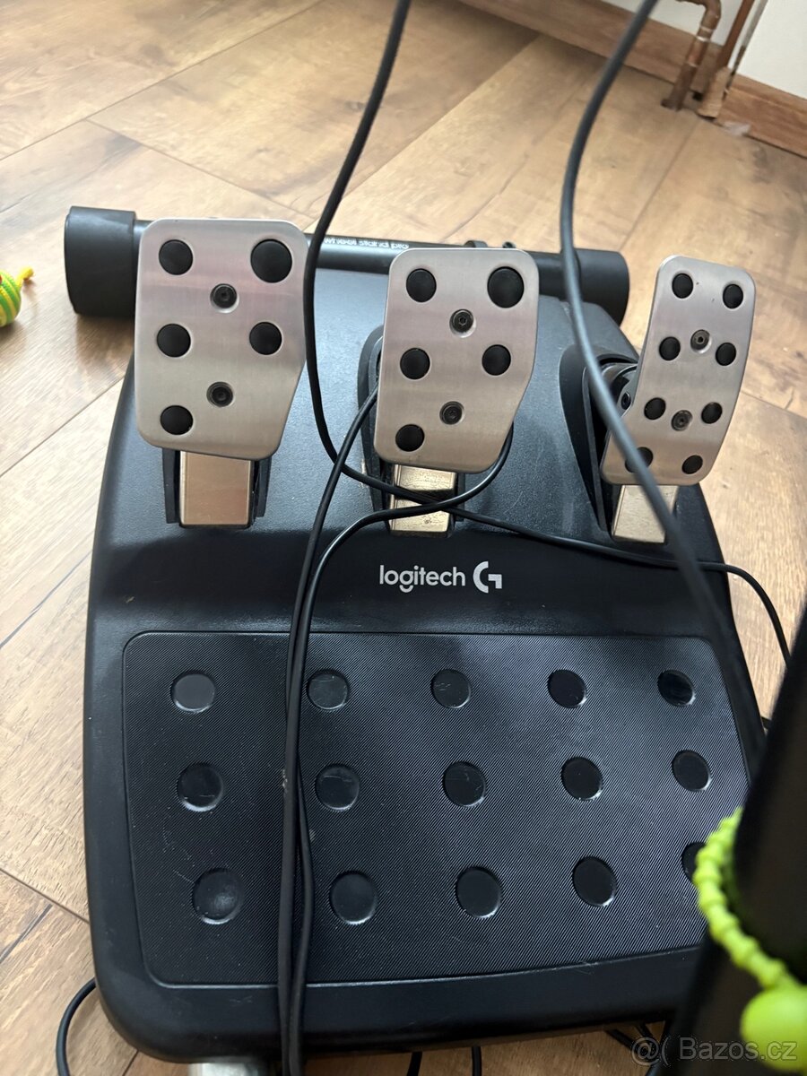 Herní volant Logitech + pedály + stojan +hra - 2