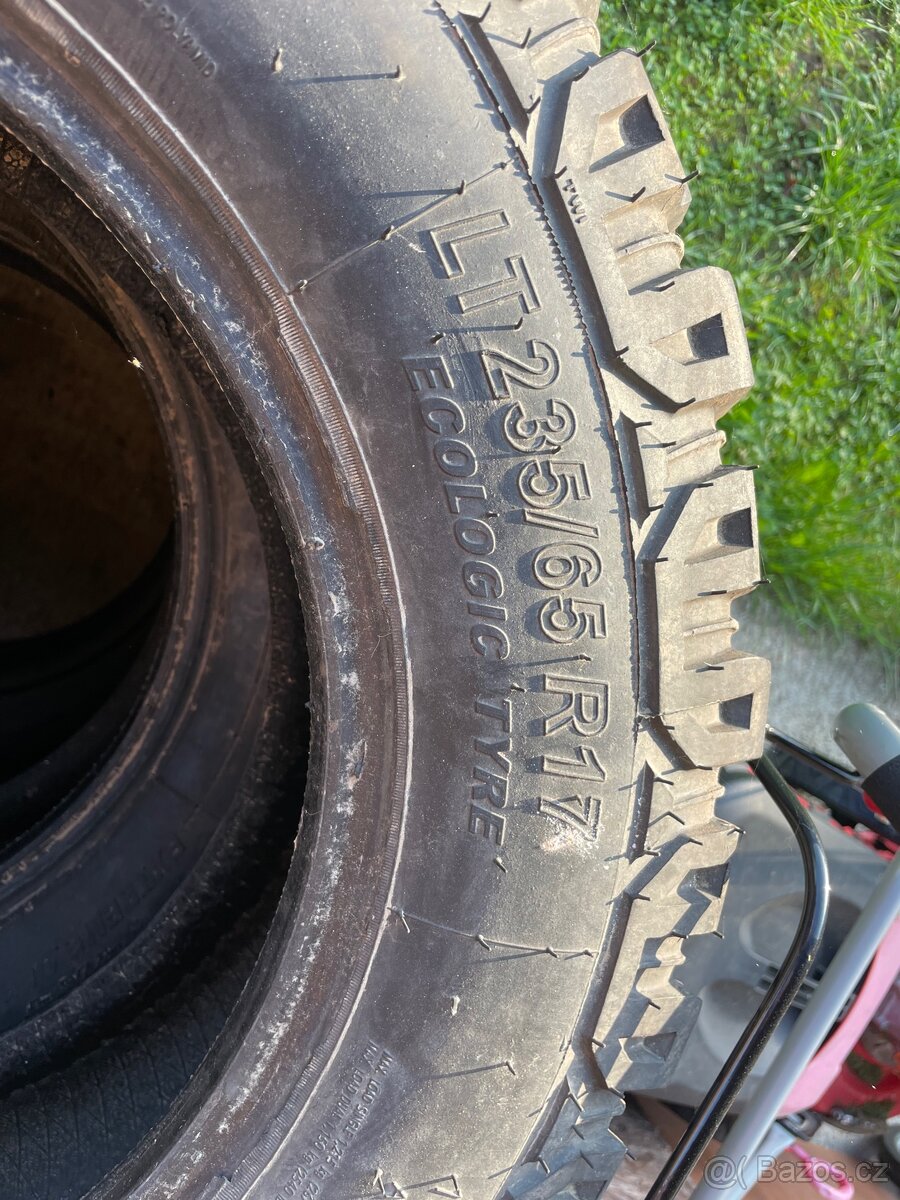 235/65 r17