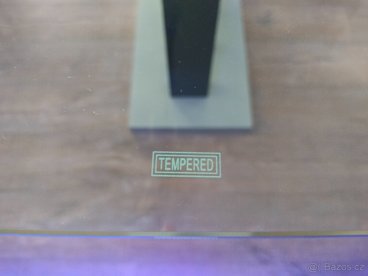 Skleněný jídelní stůl - 2