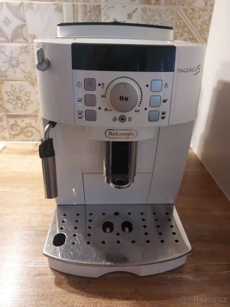 Kávovar DeLonghi Magnifica S - 2