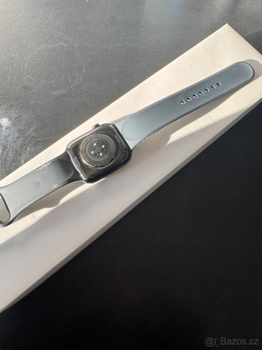 Apple Watch 8 45mm jako nové - 2