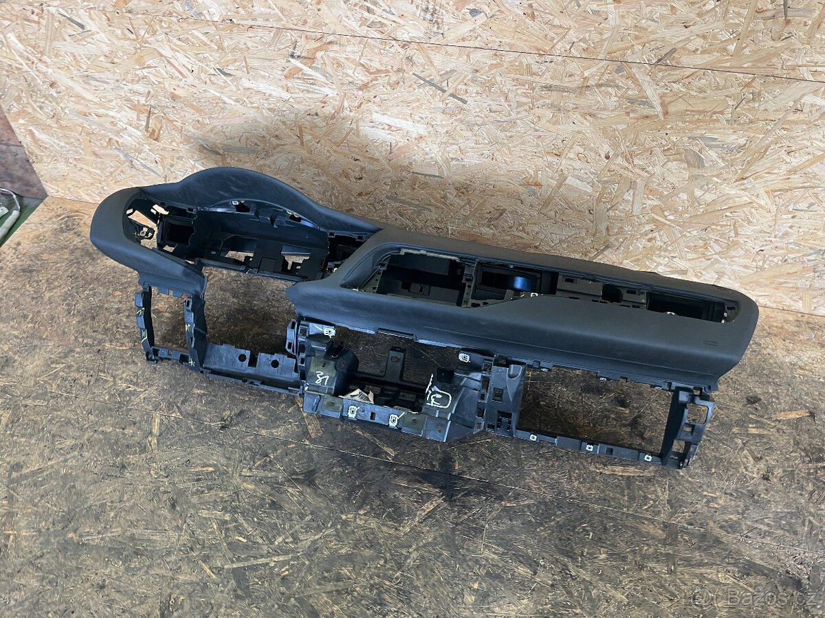 PALUBNÍ DESKA CITROEN C5 D3 - 2