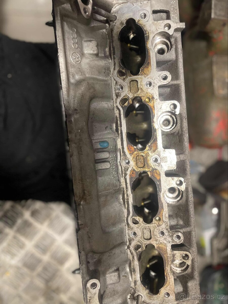 Hlava motoru Audi - 2