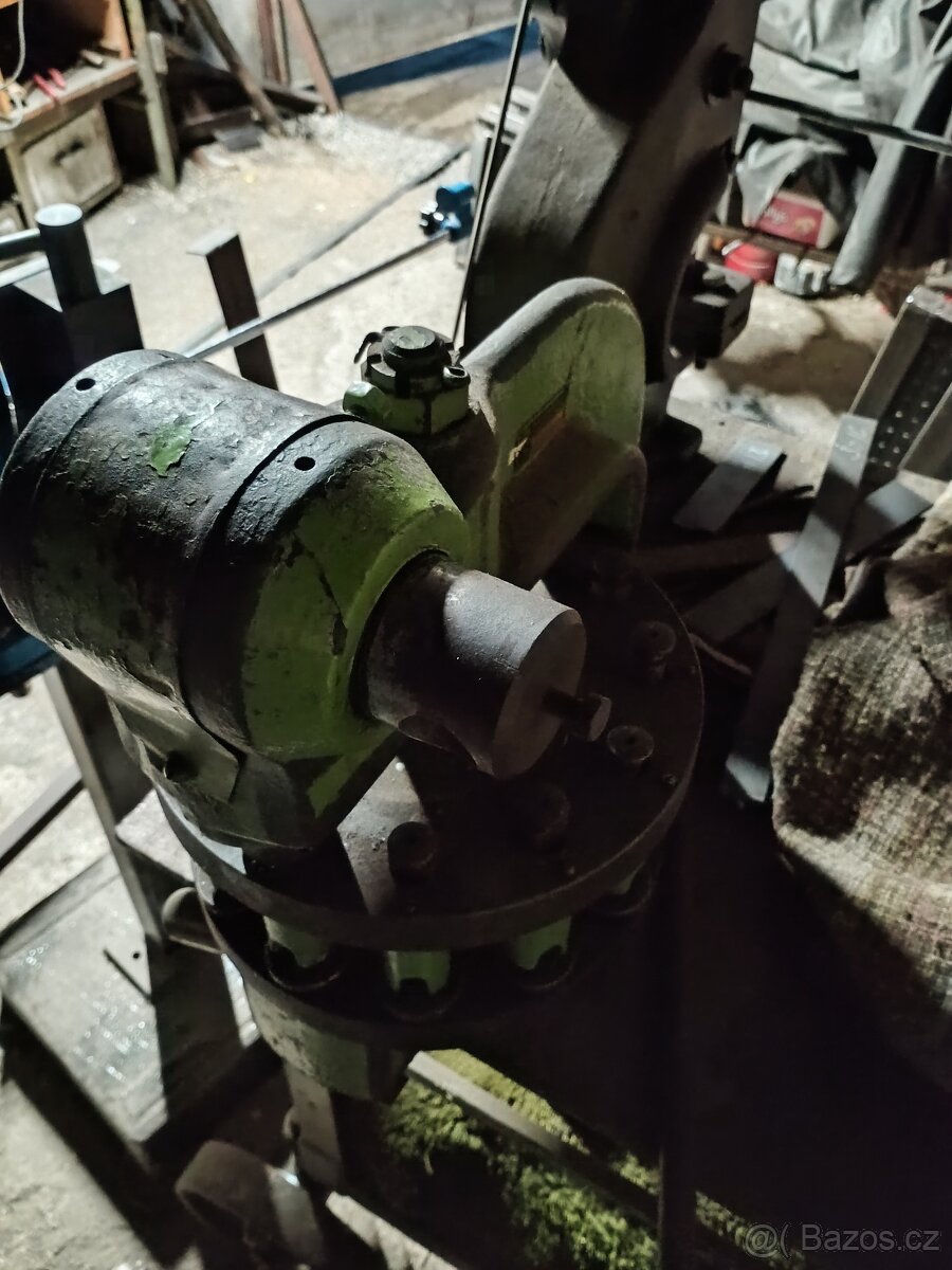 Revolverová děrovačka - 2