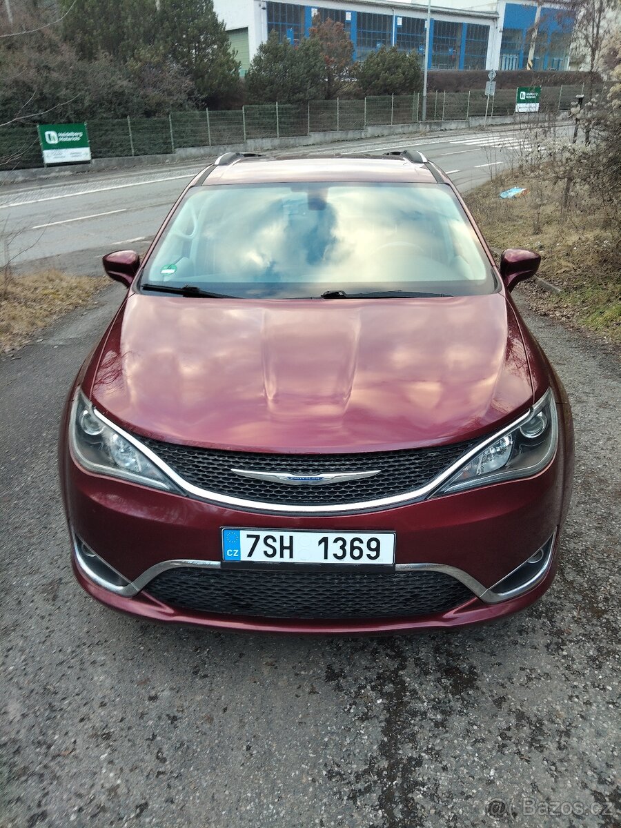 Chrysler Pacifica - 2